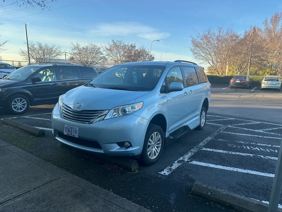 Used 2015 Toyota Sienna XLE - VMI Side Entry Entry In Floor Automatic Ramp