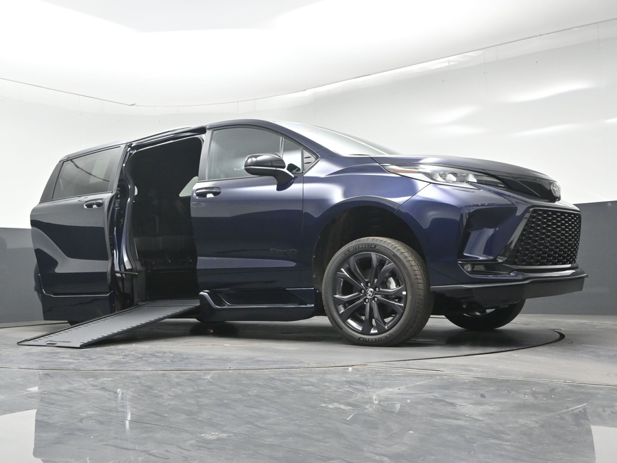 New 2026 Toyota Sienna Hybrid XSE Sport - BraunAbility Side Entry In Floor Automatic Ramp