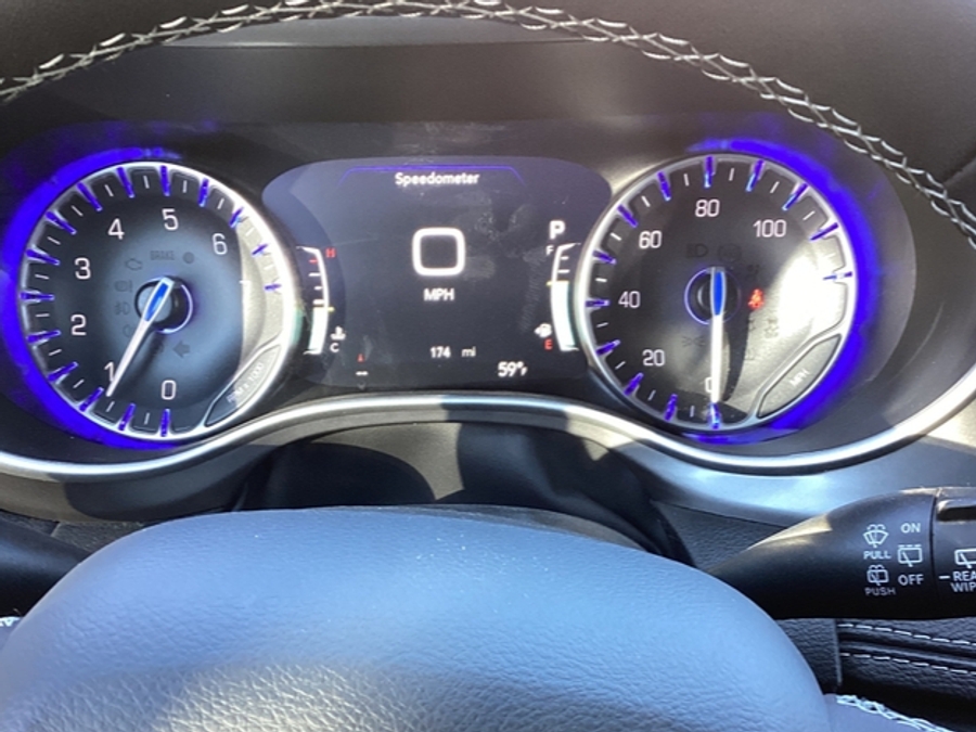 2026 Chrysler Pacifica Select's photo