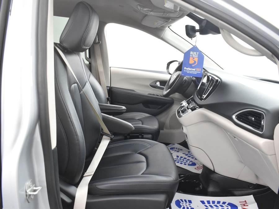 Used 2024 Chrysler Pacifica Touring L - BraunAbility Side Entry Entry Fold Out Automatic Ramp