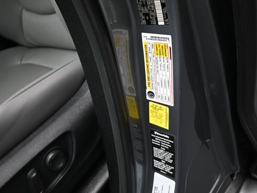 New 2026 Toyota Sienna Hybrid XLE Base - BraunAbility Side Entry In Floor Automatic Ramp