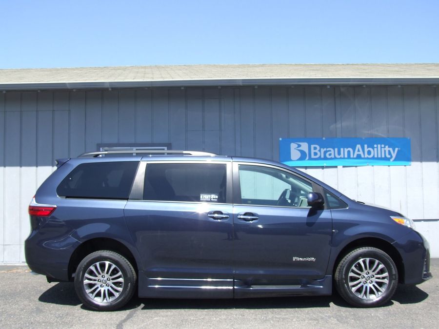 Used 2020 Toyota Sienna XLE Base - BraunAbility Side Entry Entry In Floor Automatic Ramp
