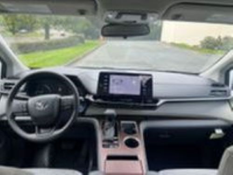 New 2026 Toyota Sienna Hybrid LE - Vantage Mobility Commercial Rear Entry Entry Fold Out Manual Ramp