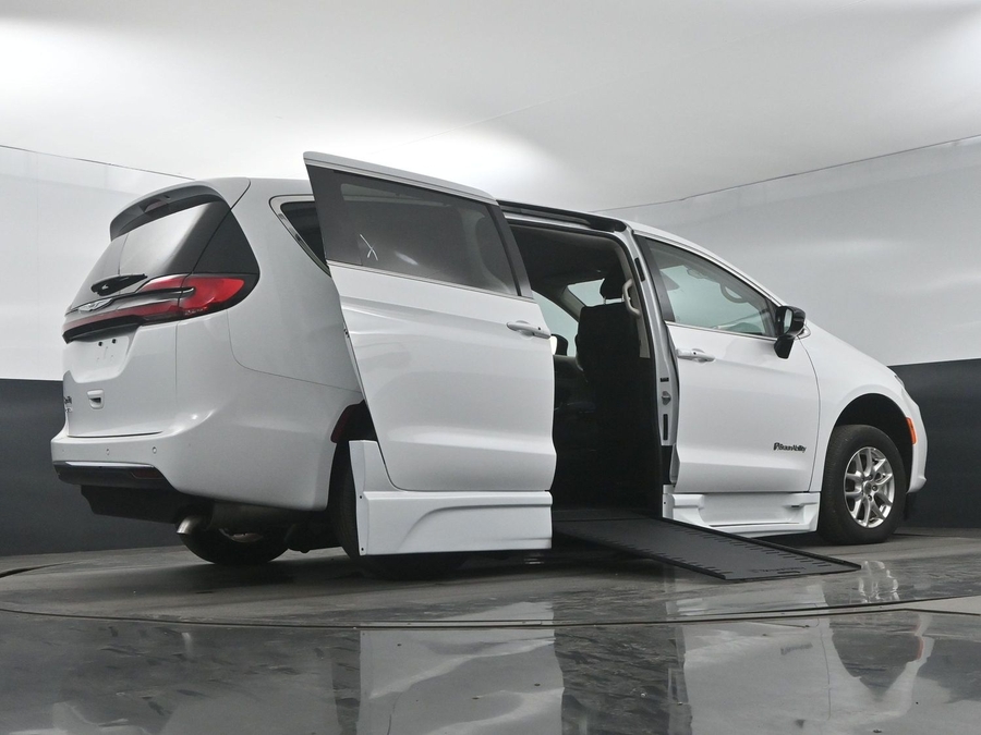 Used 2024 Chrysler Pacifica Touring L - BraunAbility Side Entry Entry In Floor Automatic Ramp