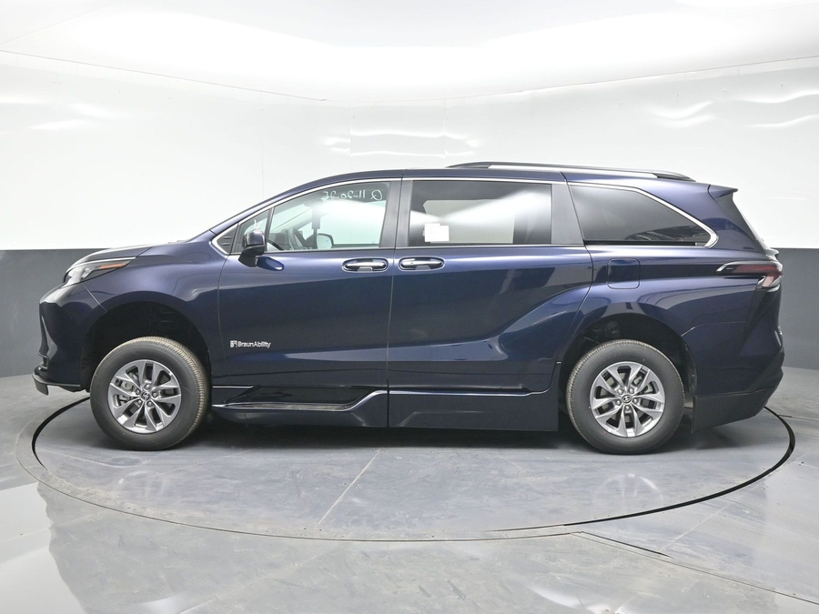 New 2025 Toyota Sienna Hybrid XLE Plus - BraunAbility Side Entry Entry Fold Out Automatic Ramp