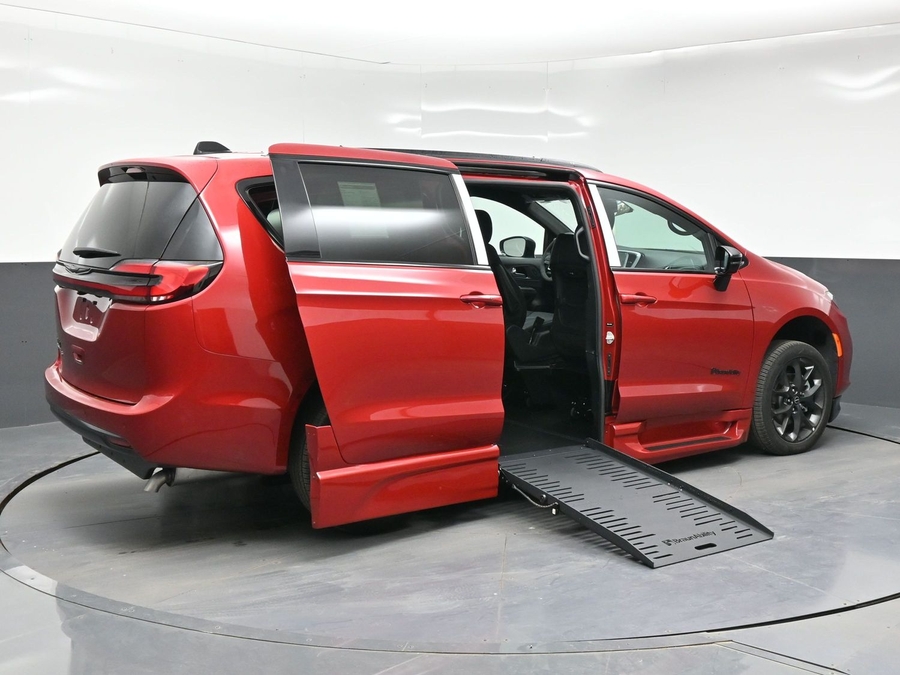 Red Chrysler Pacifica image number 6