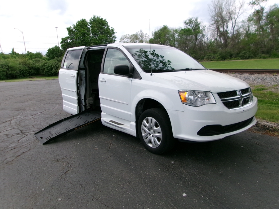 White Dodge Grand Caravan image number 3