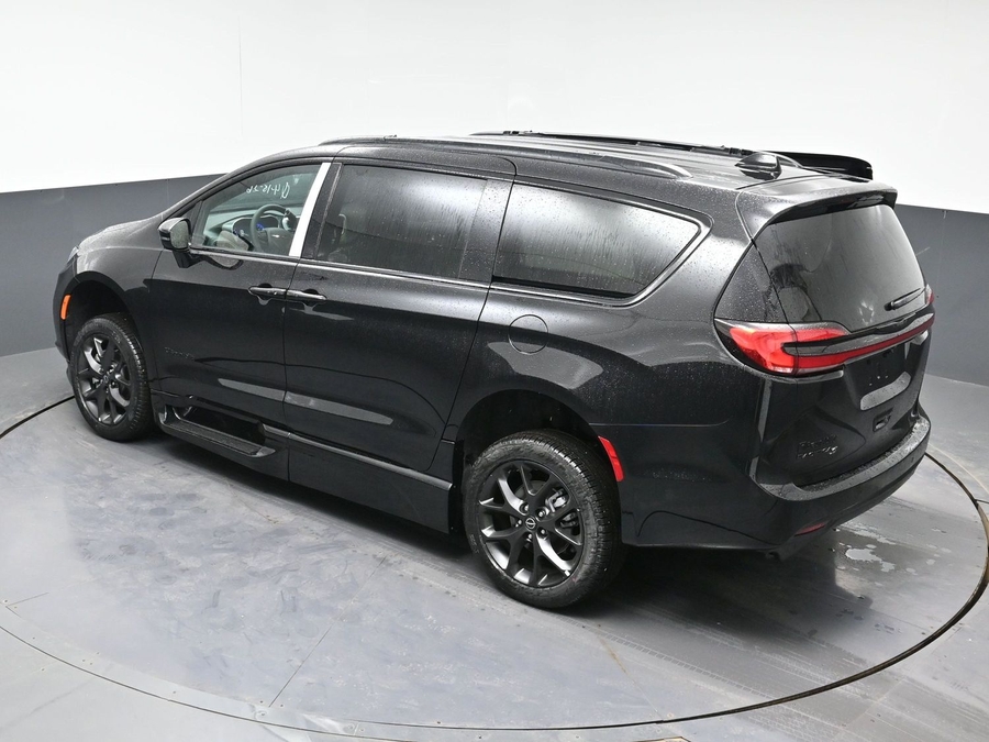 New 2026 Chrysler Pacifica Select Sport - BraunAbility Side Entry Entry Fold Out Automatic Ramp