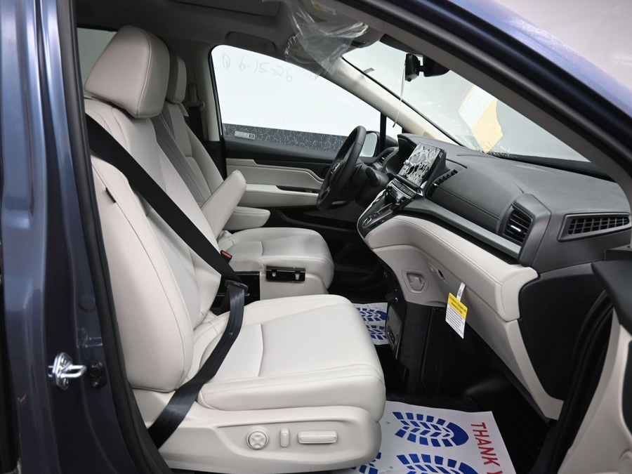 Blue Honda Odyssey image number 8