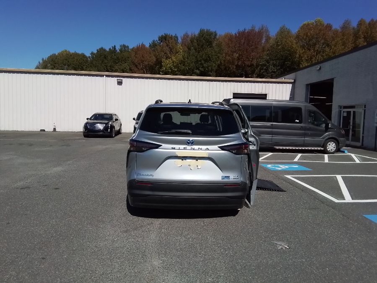 2024 TOYOTA SIENNA - Image 7