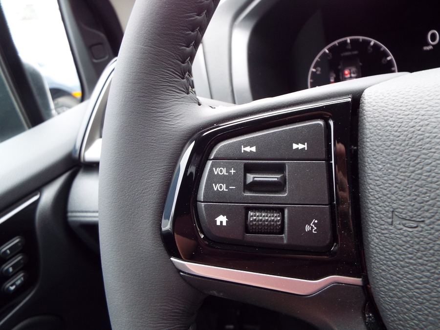 White Honda Odyssey image number 9