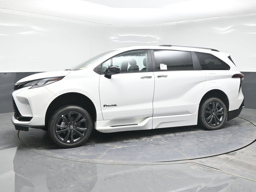 New 2025 Toyota Sienna Hybrid XSE Sport - BraunAbility Side Entry Entry Fold Out Automatic Ramp