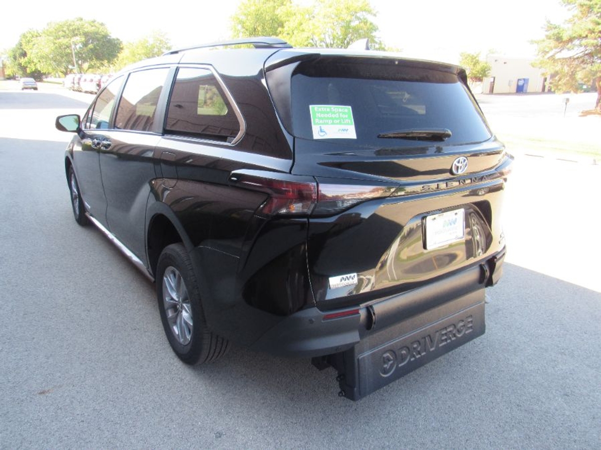 2024 TOYOTA SIENNA - Image 9