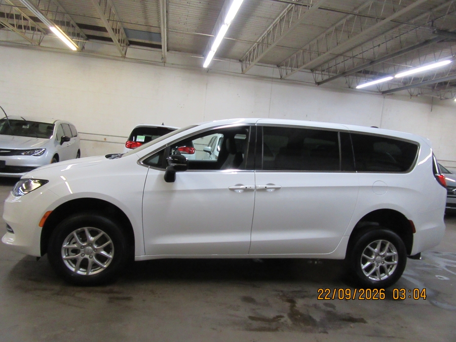 2026 Chrysler Voyager LX - Photo 11