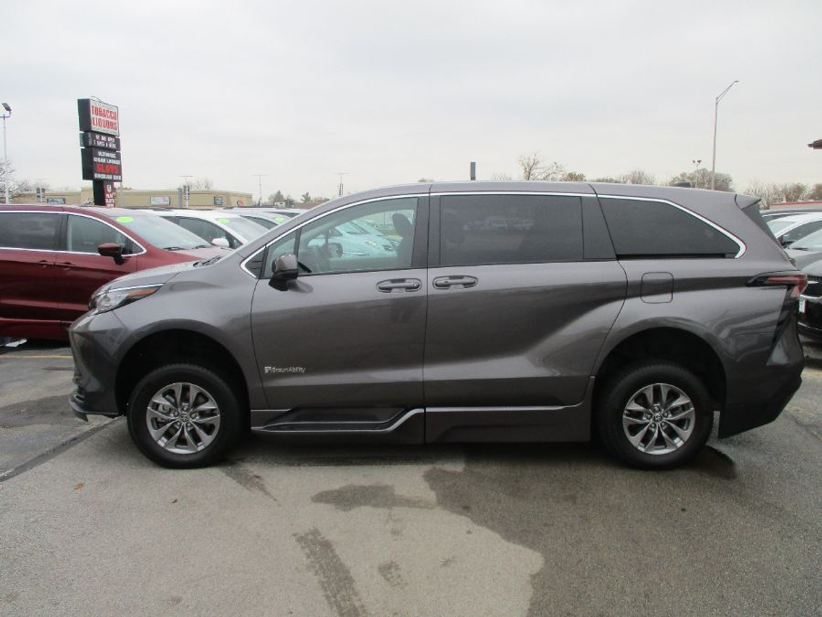 2023 TOYOTA SIENNA - Image 3