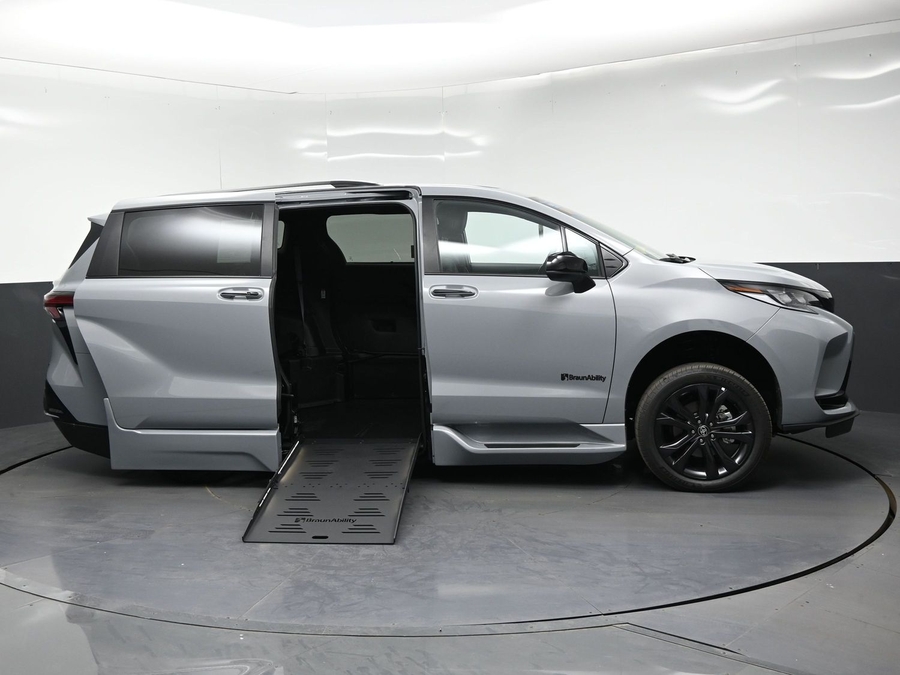 New 2026 Toyota Sienna Hybrid XSE Sport - BraunAbility Side Entry Fold Out Automatic Ramp