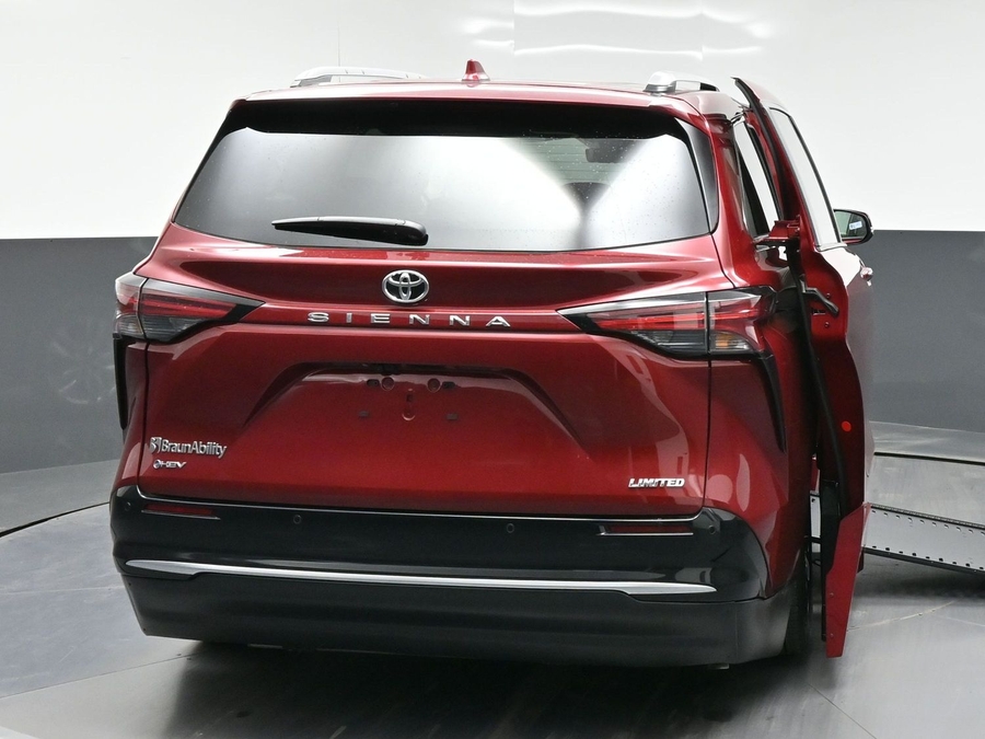New 2026 Toyota Sienna Hybrid Limited - BraunAbility Side Entry In Floor Automatic Ramp