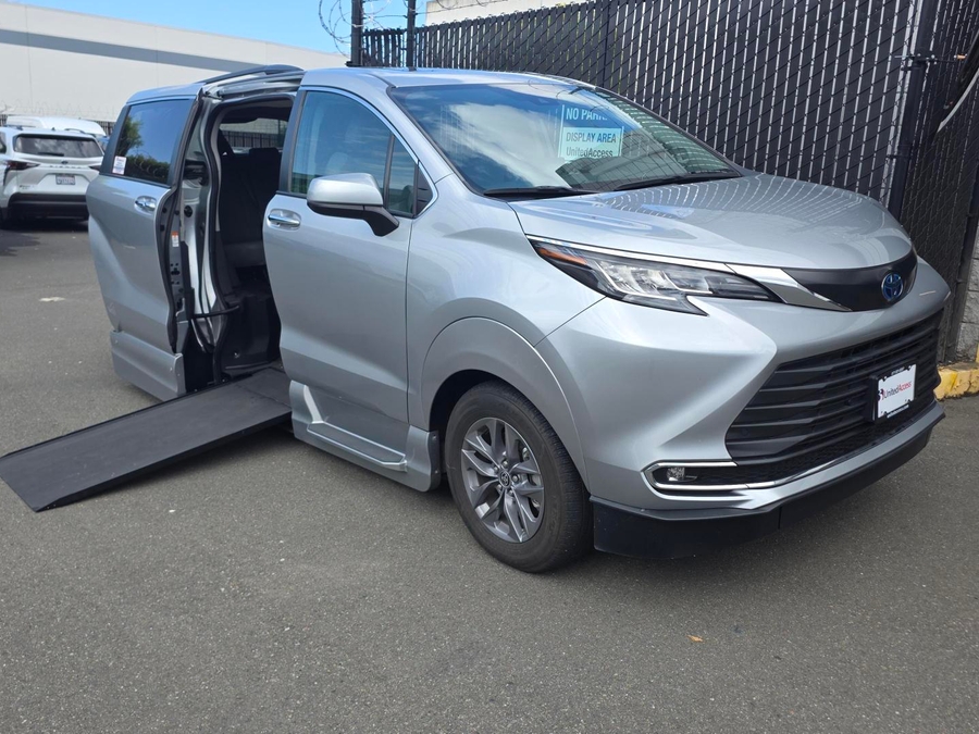 Used 2022 Toyota Sienna Hybrid XLE - VMI Side Entry Entry In Floor Automatic Ramp