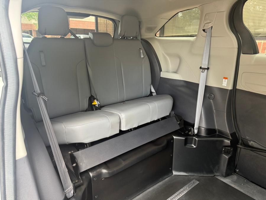 Used 2021 Toyota Sienna Hybrid XLE - BraunAbility Side Entry Entry Fold Out Automatic Ramp