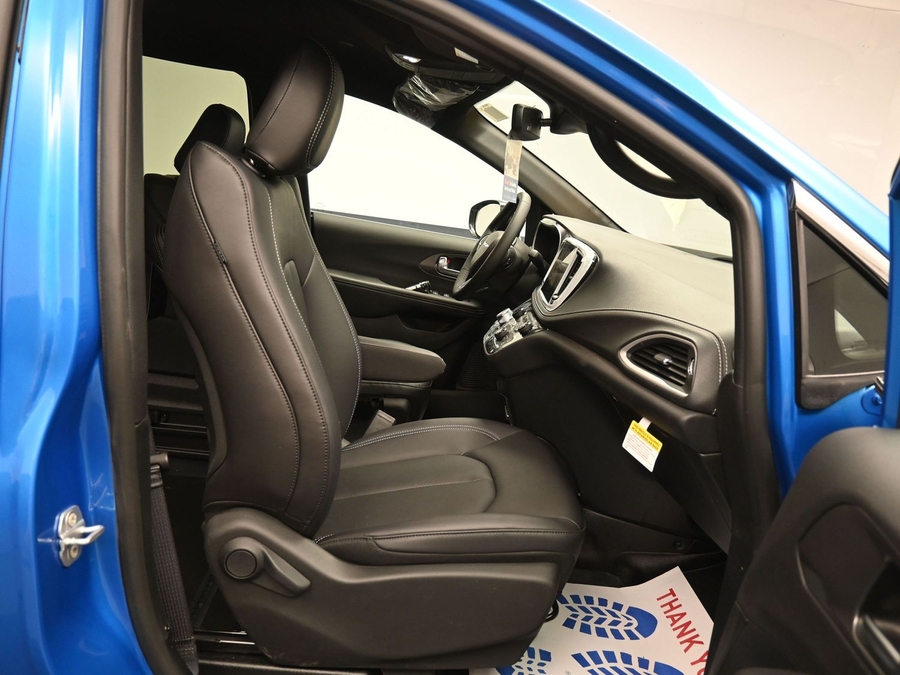 Blue Chrysler Pacifica image number 8