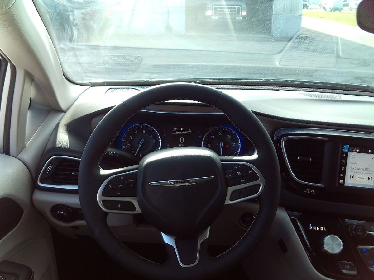 2024 CHRYSLER VOYAGER - Image 10