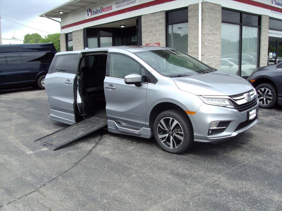 Used 2019 Honda Odyssey  - BraunAbility Side Entry Entry In Floor Automatic Ramp