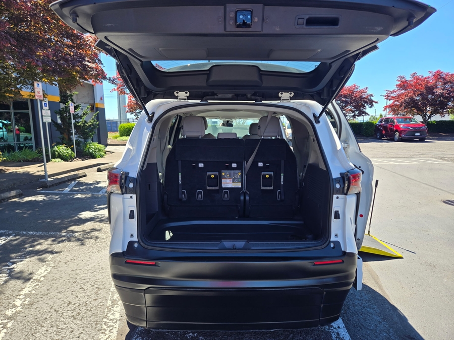 Used 2021 Toyota Sienna Hybrid LE AWD - Vantage Mobility Commercial Side Entry In Floor Manual Ramp