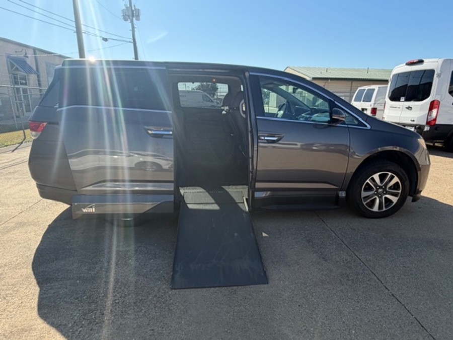 Brown Honda Odyssey with Side Entry Automatic In Floor ramp
