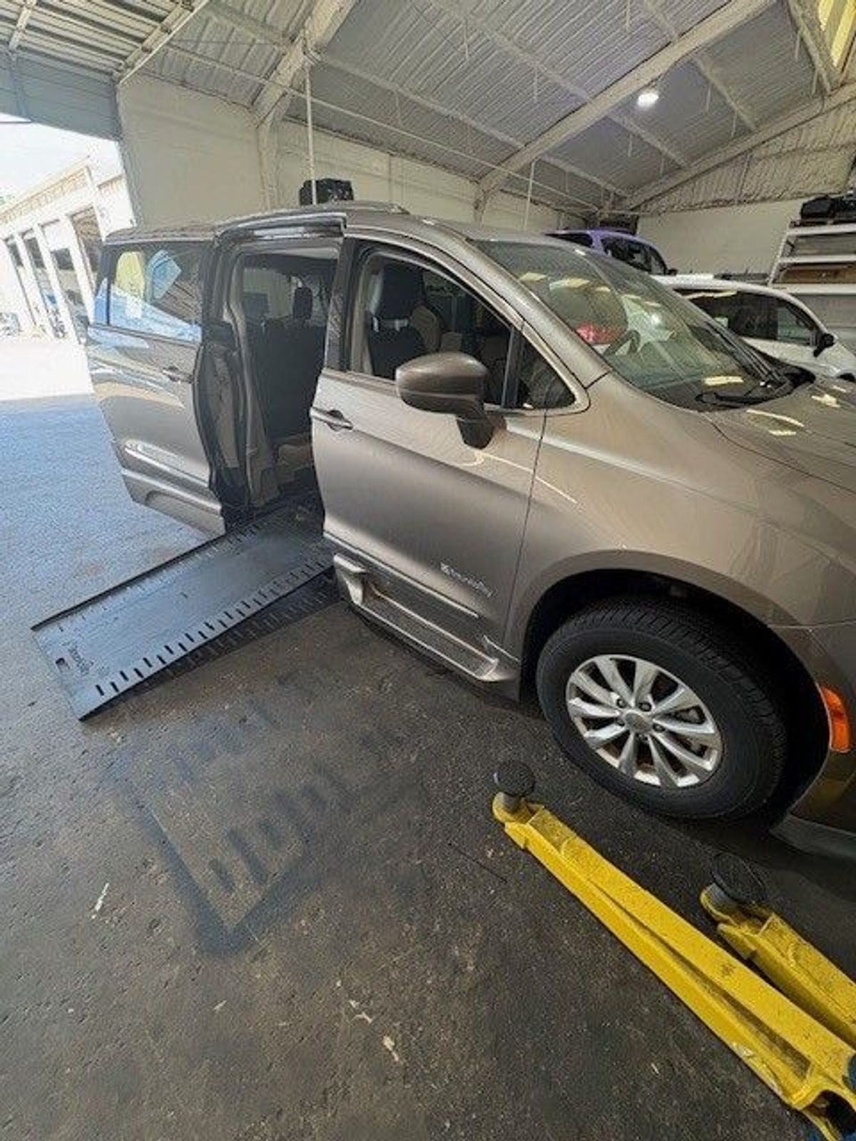 2018 CHRYSLER PACIFICA - Image 7