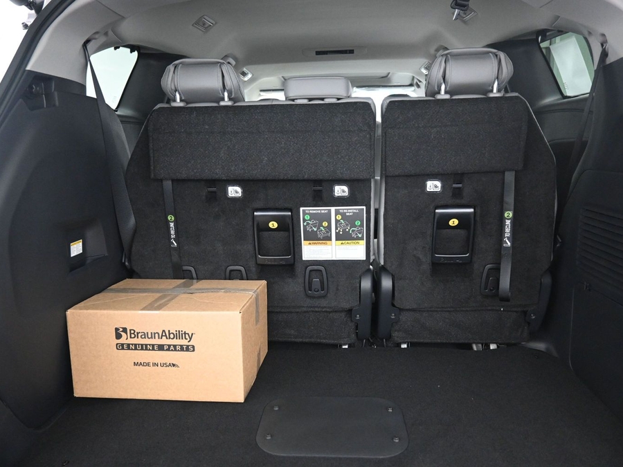 New 2026 Toyota Sienna Hybrid XLE Base - BraunAbility Side Entry Fold Out Automatic Ramp