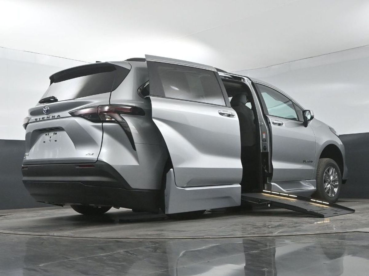 2025 TOYOTA SIENNA - Image 22
