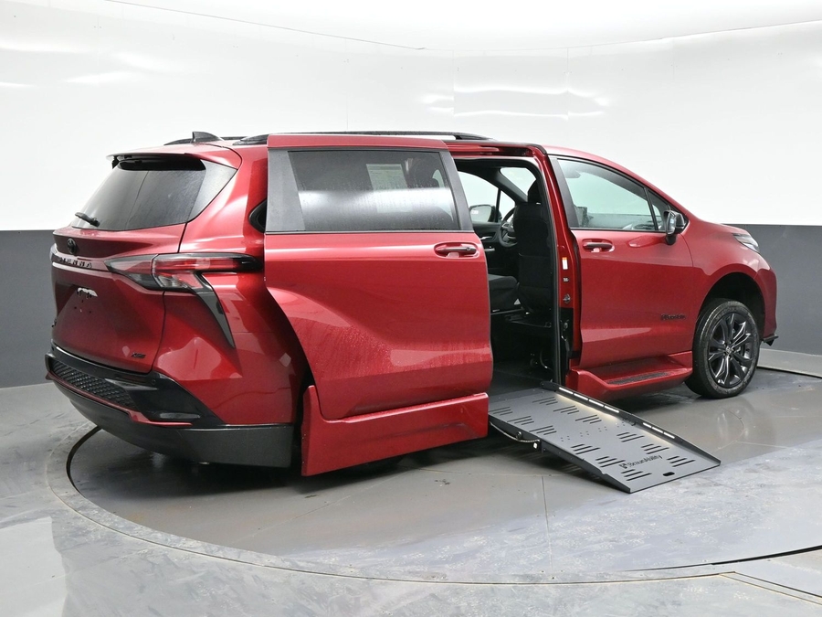 New 2026 Toyota Sienna Hybrid XSE Sport - BraunAbility Side Entry Entry Fold Out Automatic Ramp