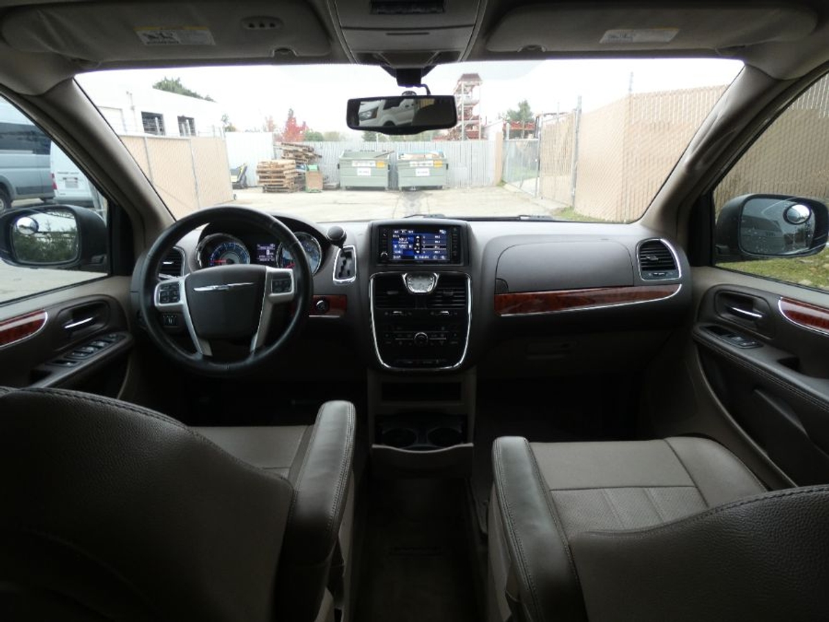 2015 CHRYSLER TOWN AND COUNTRY - Image 18