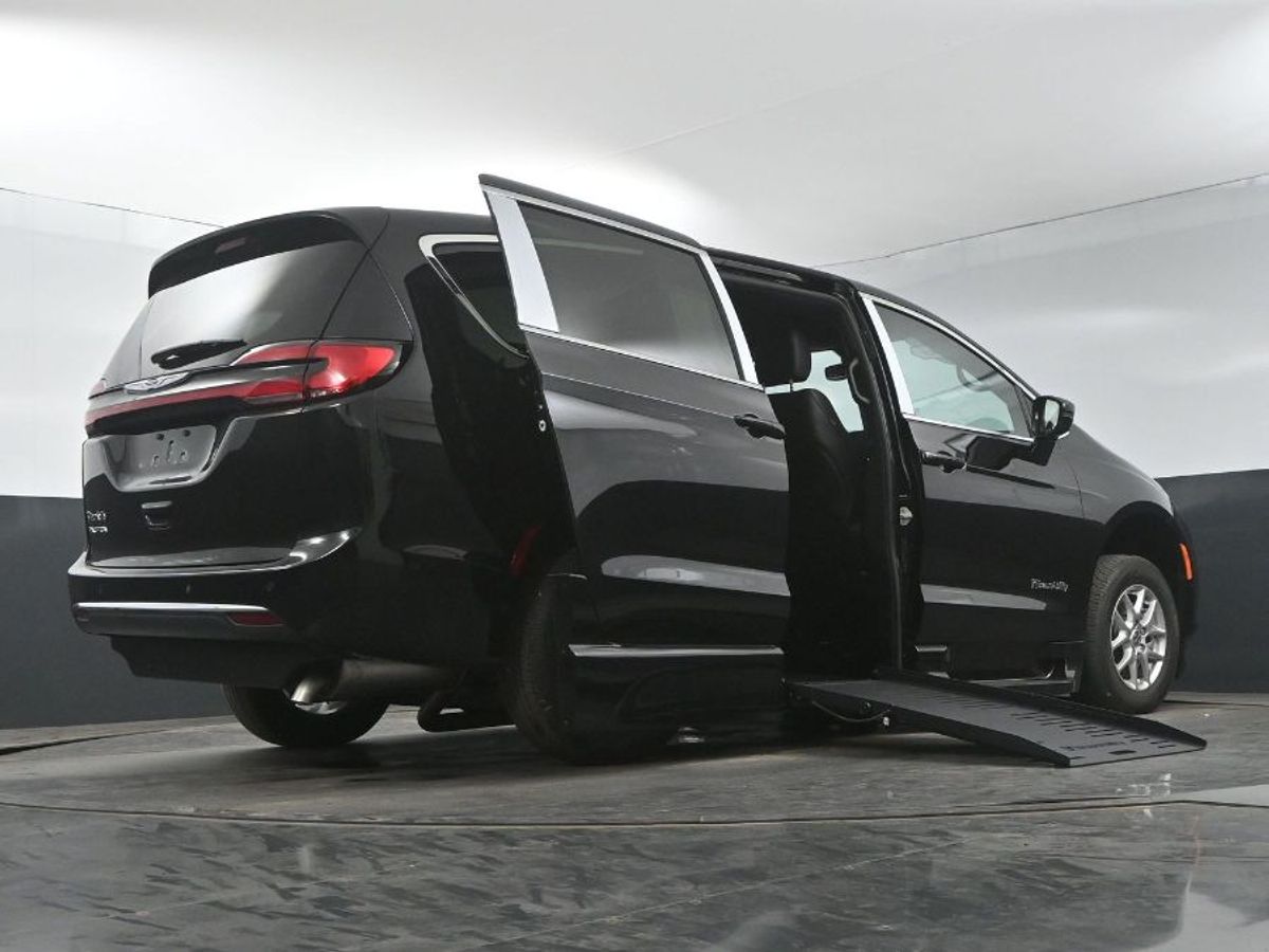 2025 CHRYSLER PACIFICA - Image 22