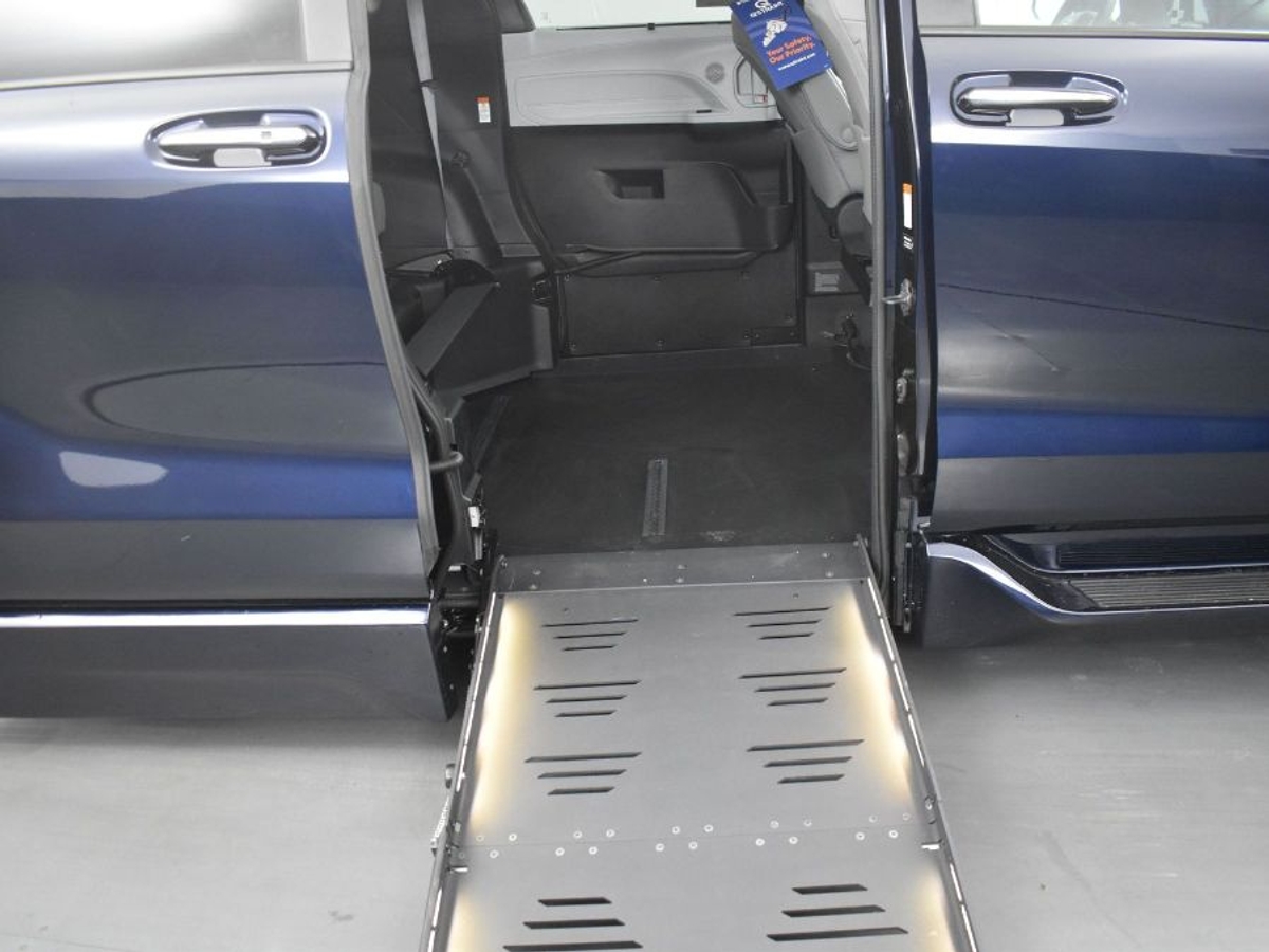 2025 TOYOTA SIENNA - Image 12