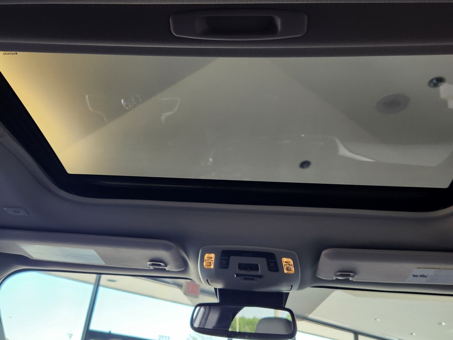 Grey Toyota Sienna image number 12