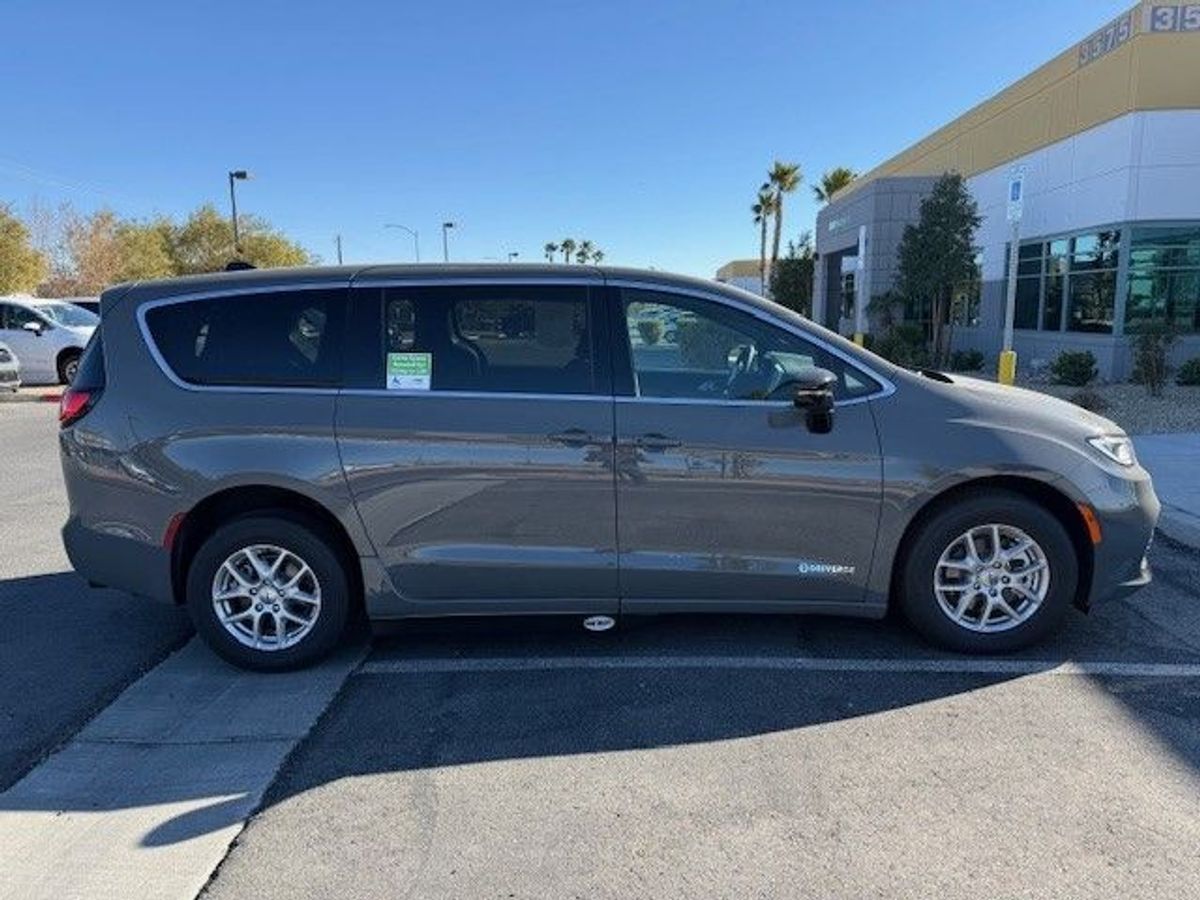 2024 CHRYSLER PACIFICA - Image 4