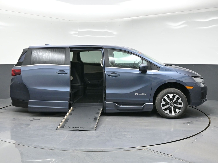 Blue Honda Odyssey image number 7