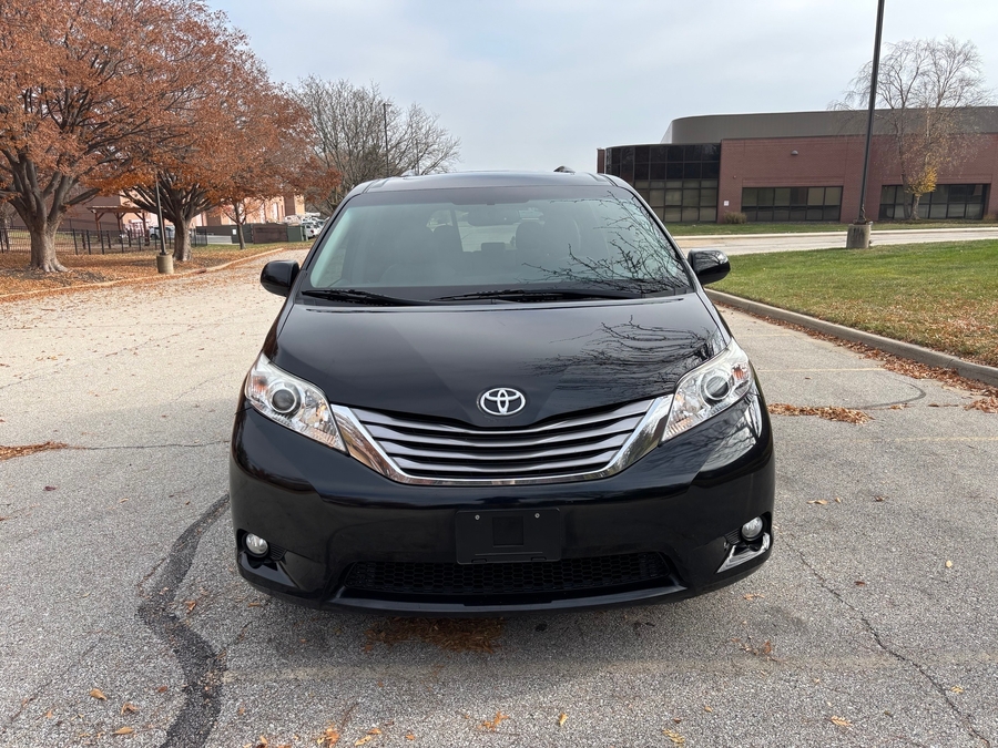 Used 2017 Toyota Sienna XLE Base - BraunAbility Side Entry Entry Fold Out Automatic Ramp