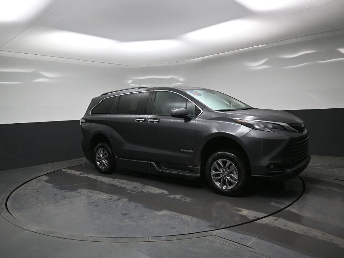 2025 TOYOTA SIENNA - Image 18