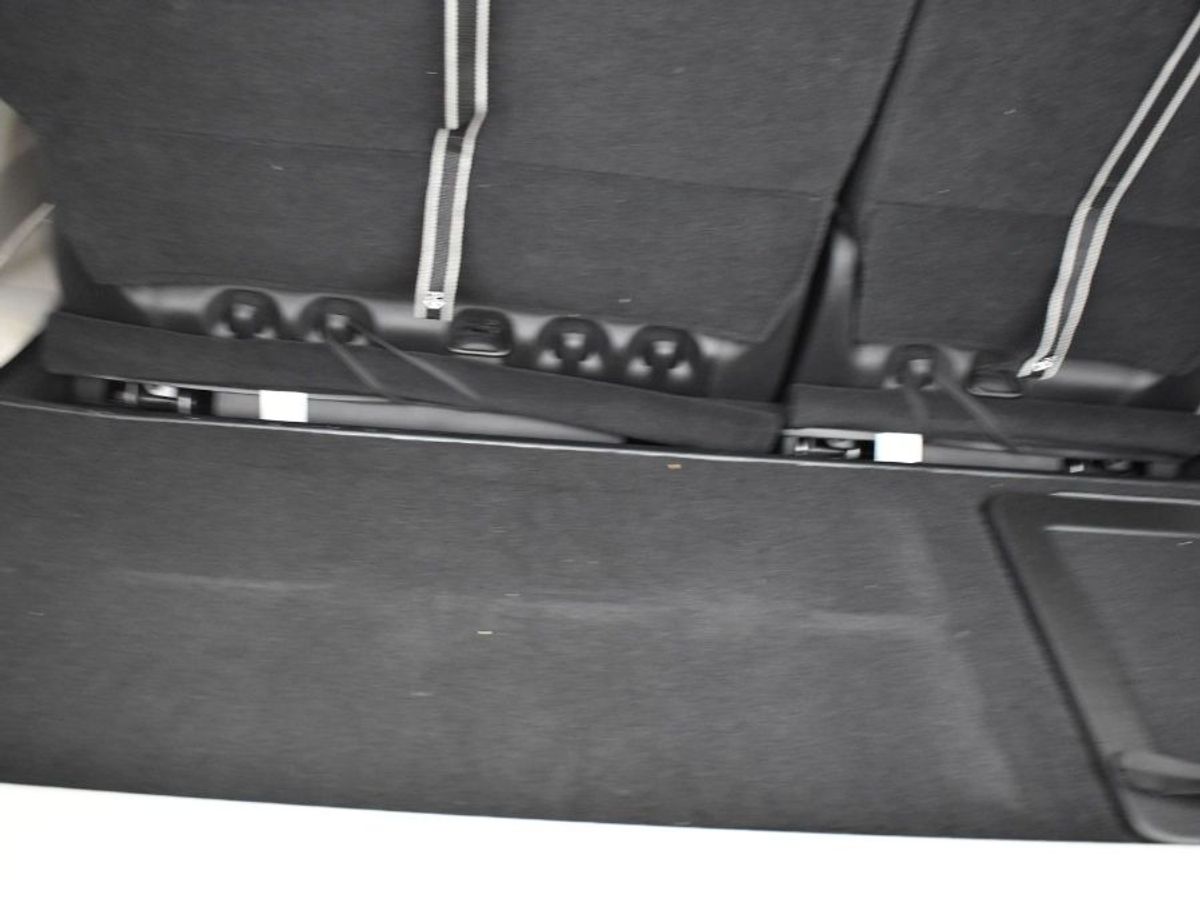 Grey Chrysler Pacifica image number 18