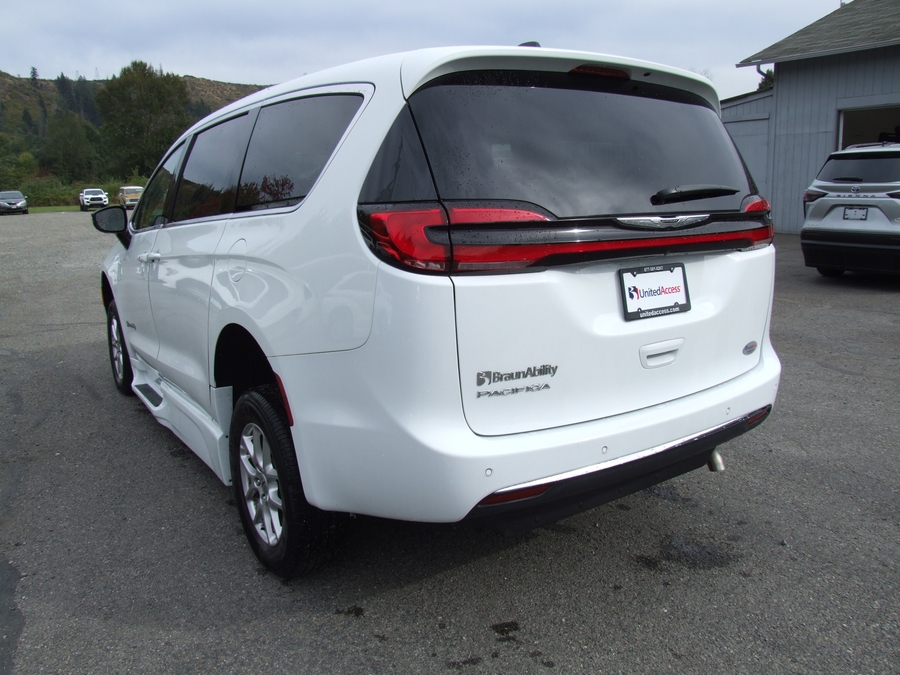 Used 2024 Chrysler Pacifica Touring L - BraunAbility Side Entry Fold Out Automatic Ramp