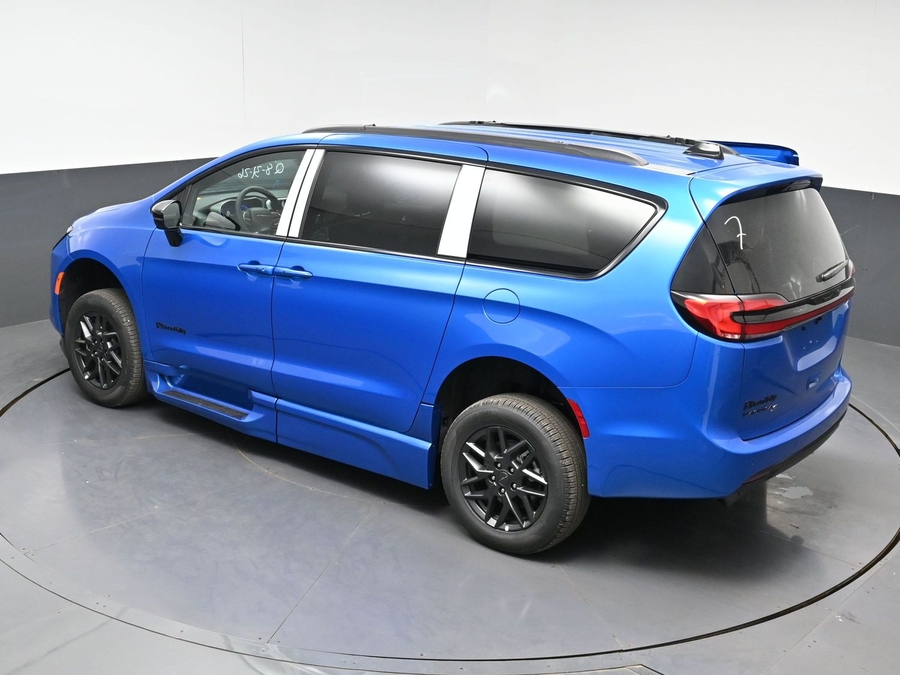 New 2027 Chrysler Pacifica Select Sport - BraunAbility Side Entry Fold Out Automatic Ramp