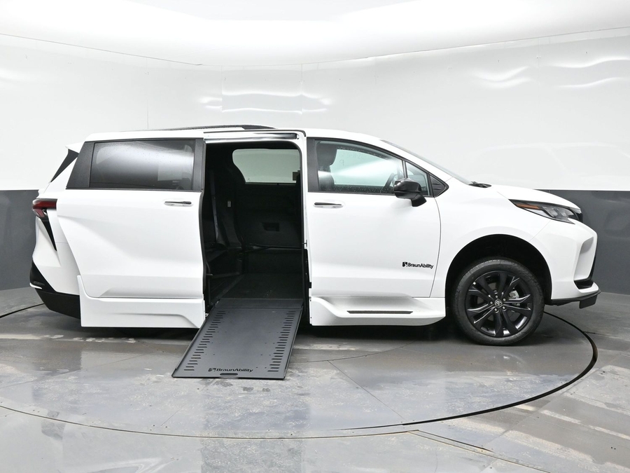 New 2026 Toyota Sienna Hybrid XSE Sport - BraunAbility Side Entry In Floor Automatic Ramp