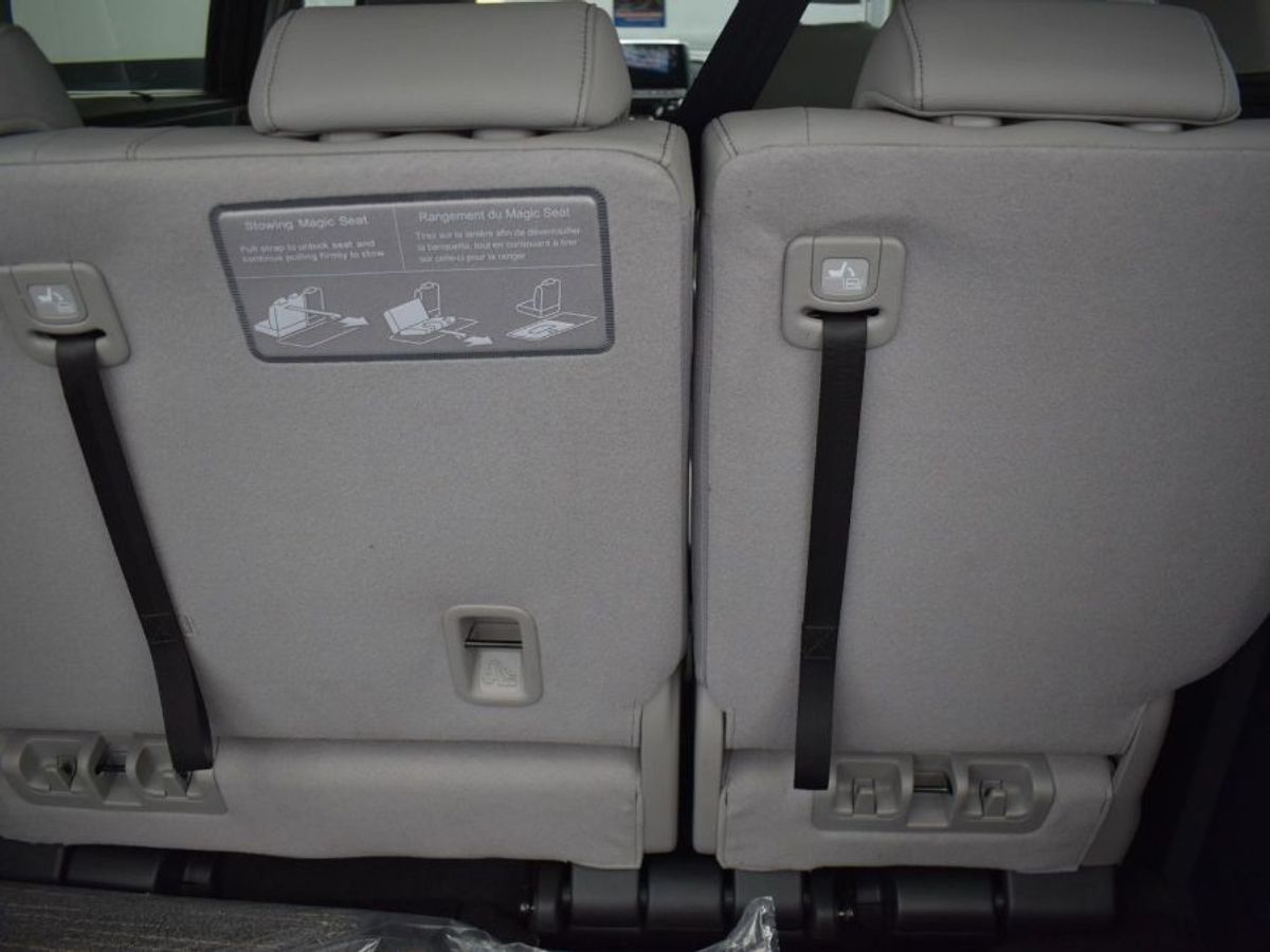 Grey Honda Odyssey image number 7