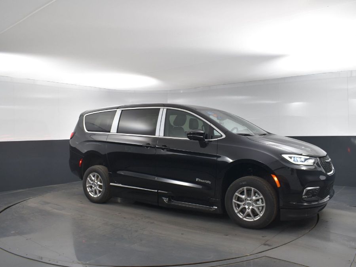 2025 CHRYSLER PACIFICA - Image 18
