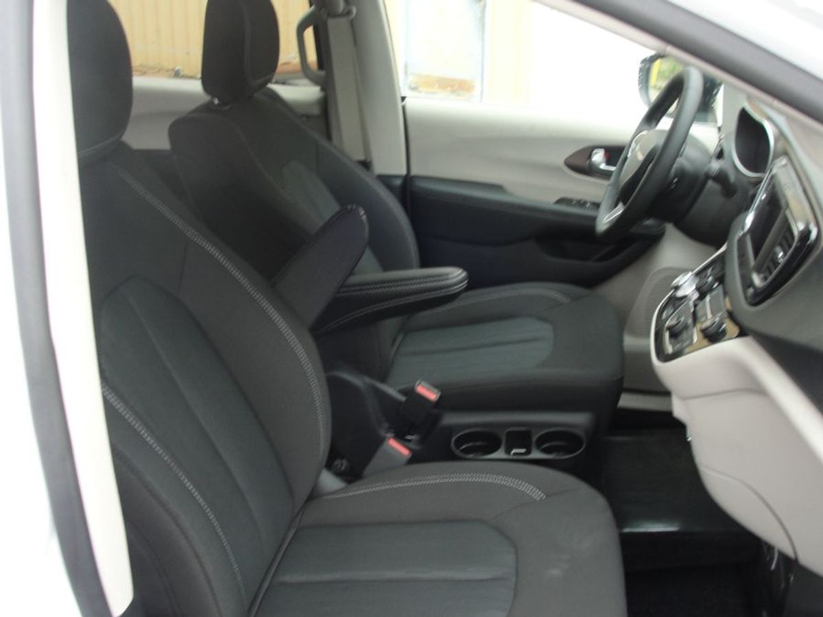 2024 CHRYSLER VOYAGER - Image 7