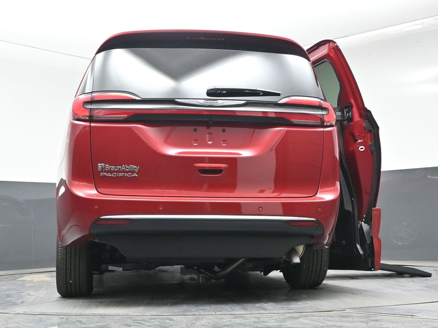 Red Chrysler Pacifica image number 17
