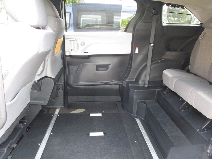 White Toyota Sienna image number 8