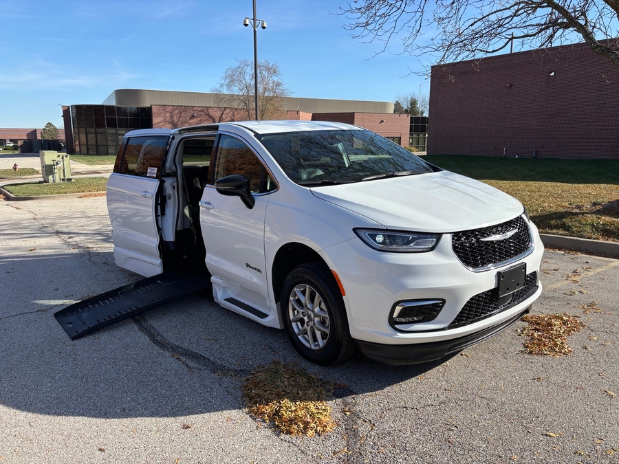 Used 2024 Chrysler Pacifica Touring L - BraunAbility Side Entry Entry Fold Out Automatic Ramp